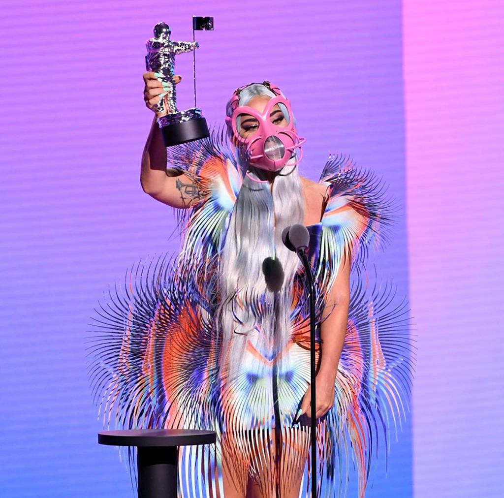 Lady|Lady Gaga横扫VMA五项大奖成最大赢家，嘎嘎小姐惊艳上演变装秀