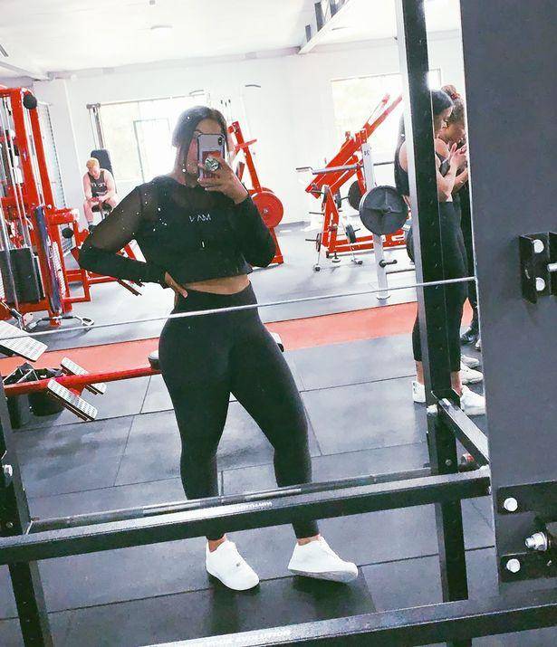 健身|澳洲女子热爱健身，很快就发现自己无法站直，原来是练得过头了