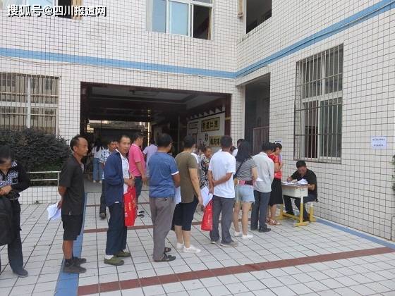 平昌县镇龙小学开学工作有序进行