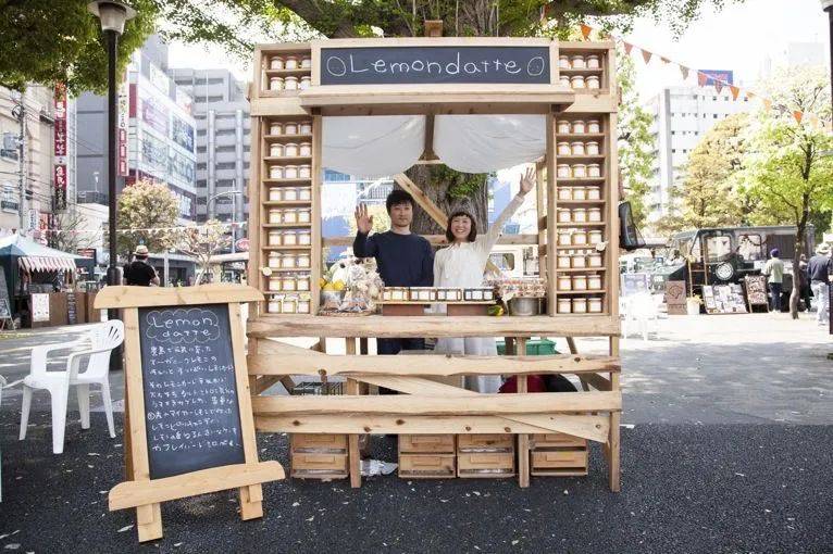 摊位|酷 ！“ 脏、乱、差 ” 的地摊如何逆袭成为“高级移动商店”