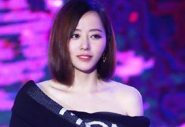 陈秋莳|原创张靓颖和前任离婚后,新男友就迫不及待宣誓主权了?