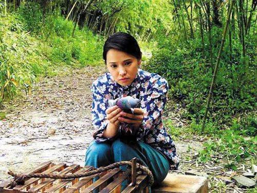 电影|原创伊能静当红时拍电影，得知剧组要住招待所，她和助理提出别样要求