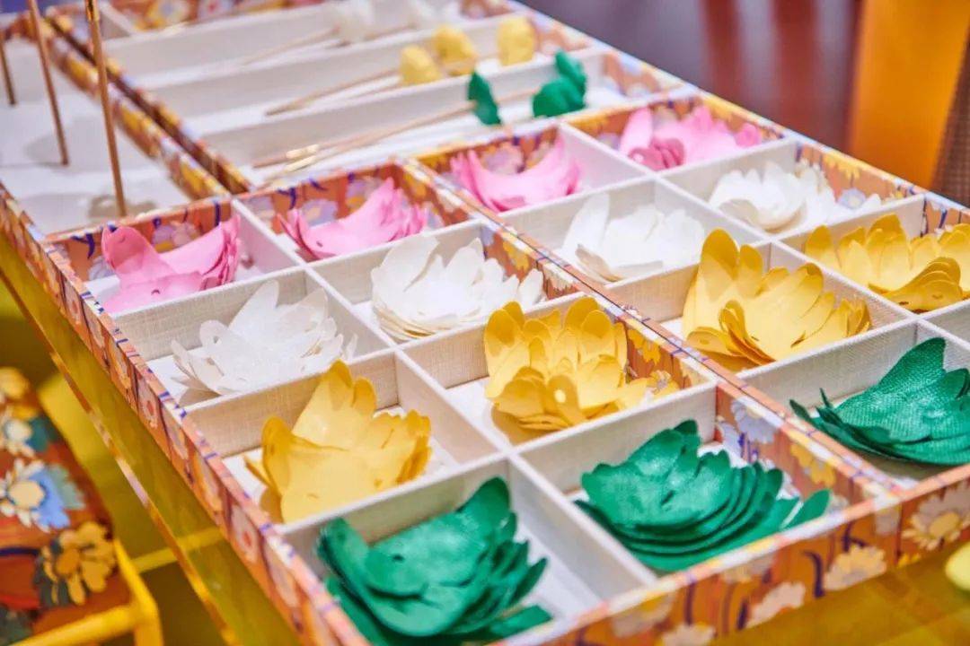 摊位|酷 ！“ 脏、乱、差 ” 的地摊如何逆袭成为“高级移动商店”