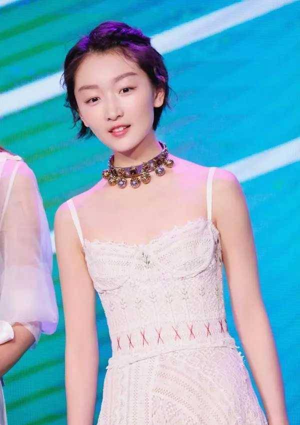 如何提升自己的气质像明星一样 06f92f7959094a86ab5d94020b1979ab.jpeg