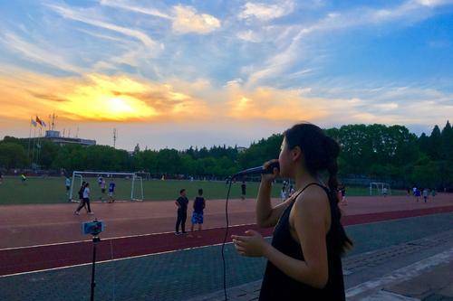 操场|为啥大学操场总那么多人？4个原因大一新生要知道，别留下遗憾