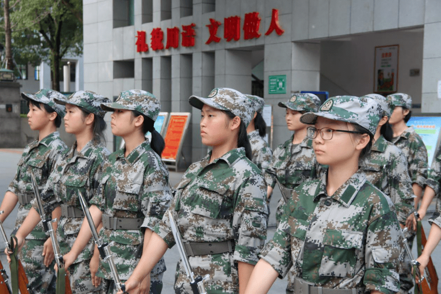 消息资讯|为时养器展锋芒，常德市二中2020年高一军训闭营仪式精彩纷呈