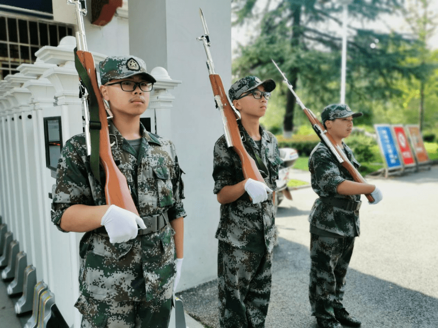消息资讯|为时养器展锋芒，常德市二中2020年高一军训闭营仪式精彩纷呈