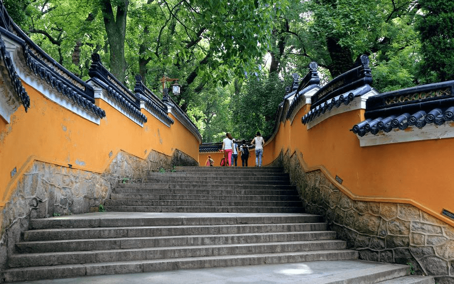 浙江普陀山上的寺庙门票已全免,身为佛门净地的寺庙,该收门票吗