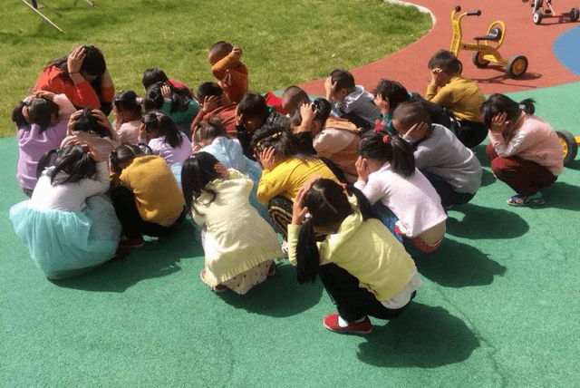 孩子|女童被风筝甩至半空，所幸只是惊吓，群众的举动真的太暖了