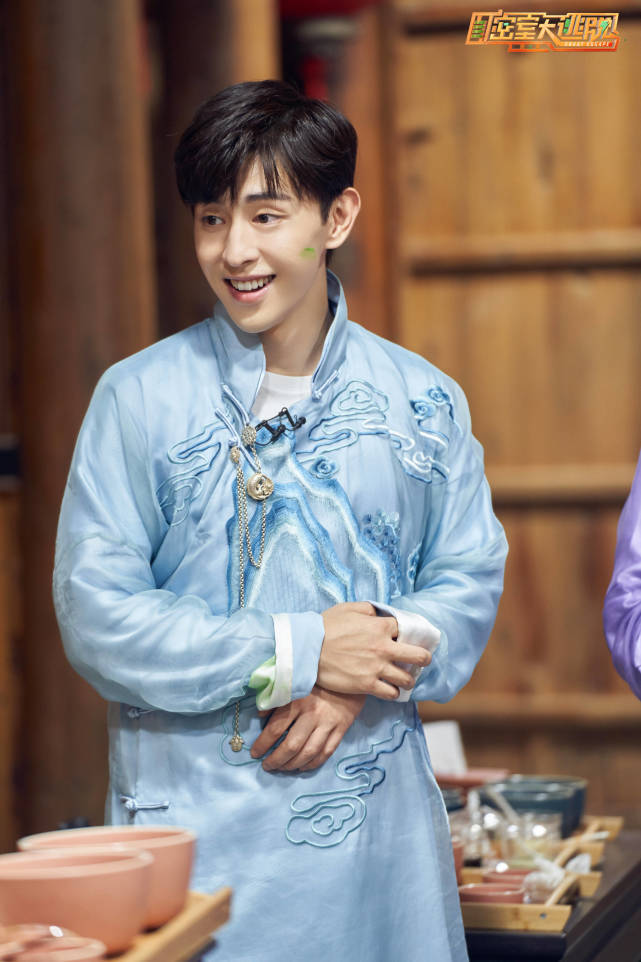 明星|原创邓伦又当了伴郎，婚礼现场被感动落泪，网友：不忘本