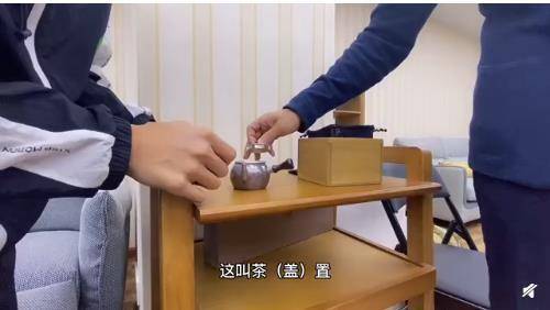 原创谢霆锋生日李健送纯银茶壶 导师的生日祝福也太有诚意啦!