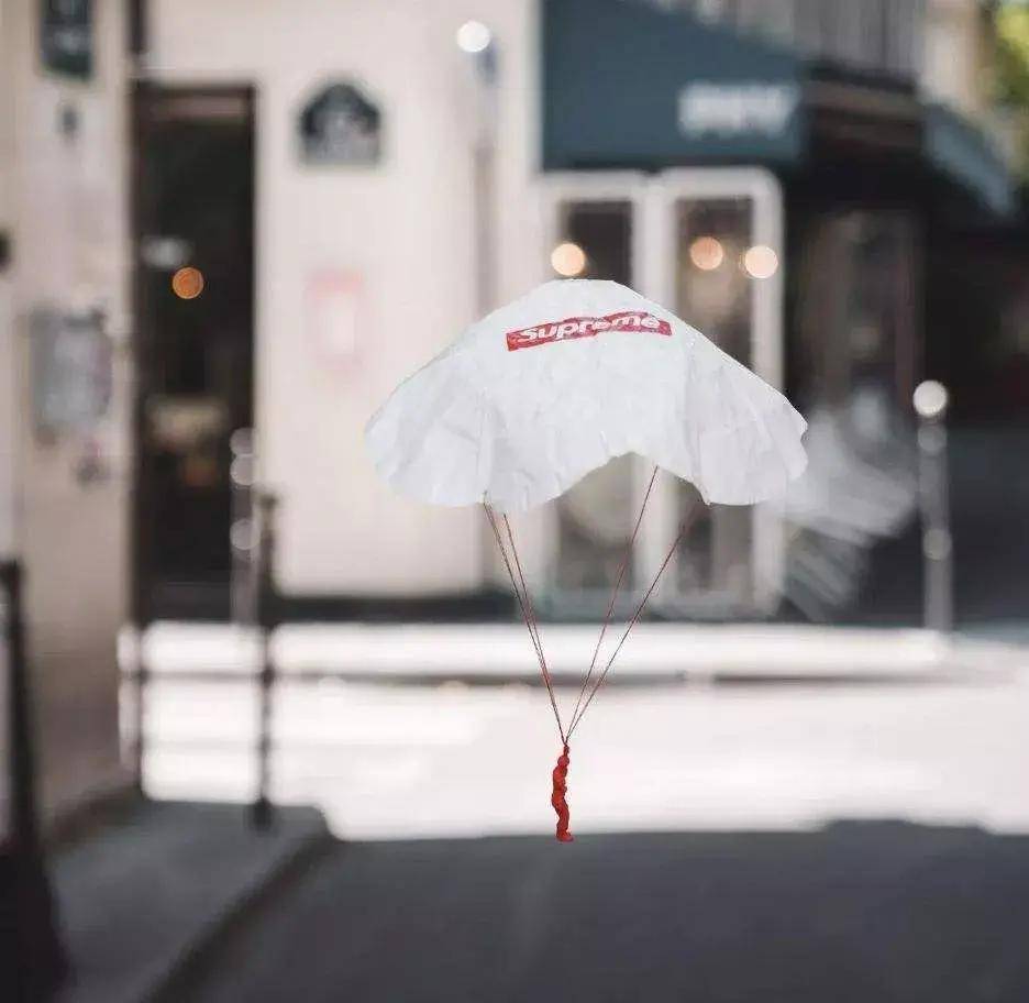 蝴蝶结|一个普通的耐克蝴蝶结敢卖40000,这合理吗?