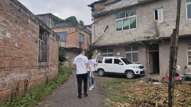 消息资讯|深入走访贫困家庭，圆贫困学子大学梦