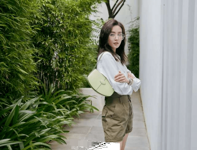 手镯|章泽天重回时尚界与众女星比美，戴八万元手镯晒豪宅客厅尽显奢华