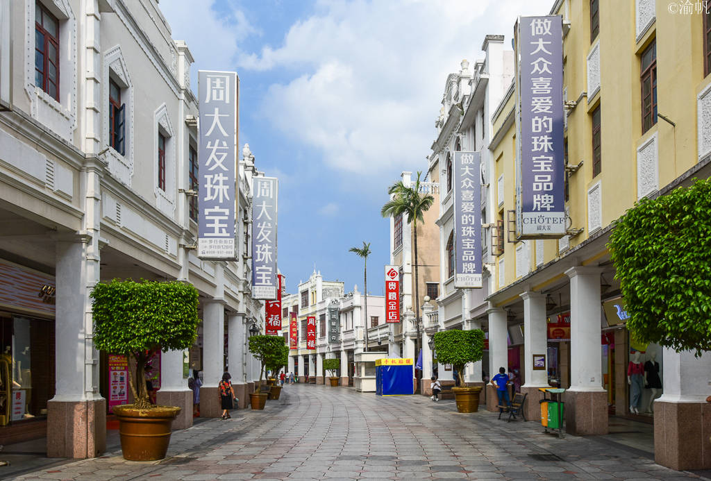 全国有很多中山路，中山市也不例外，看上去像广州上下九和北京路