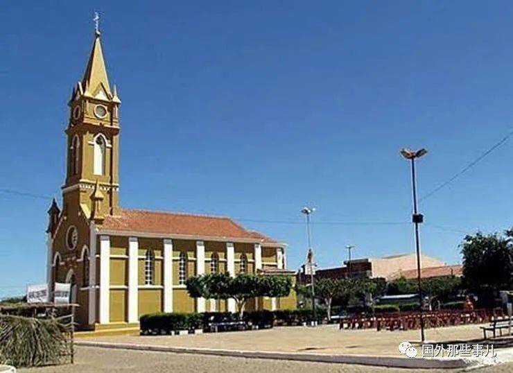 陨石|小镇突降大量陨石，一块最高价值18万元，有人因此“暴富”