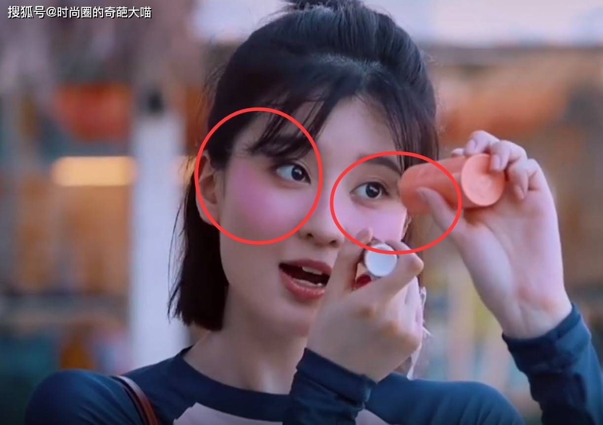 赵小棠|赵小棠为变美而放弃颜值,泥巴糊脸也不在意,难怪一直都白到发光