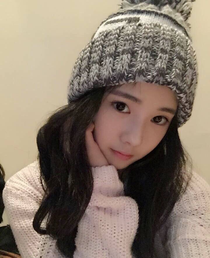 她被誉为最新一代谋女郎,北京舞蹈学院学生,美成初恋