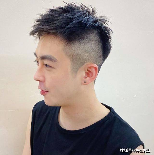 造型|男生秋季发型别乱剪，这4款造型干净利落，谁剪谁帅气