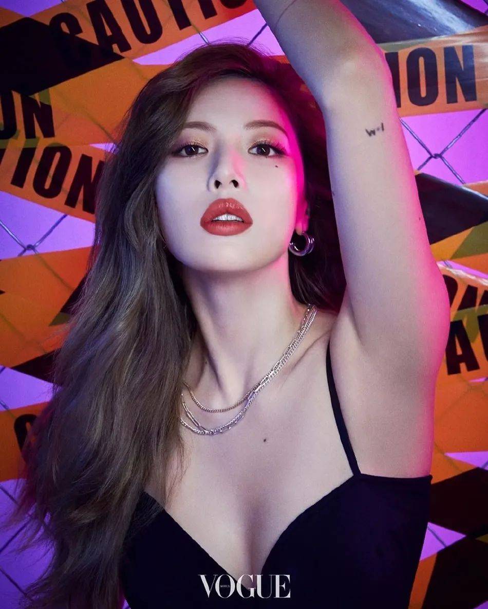 凹凸|泫雅黑吊带尽秀丰满性感身材！肤白娇嫩凹凸有致魔鬼身材