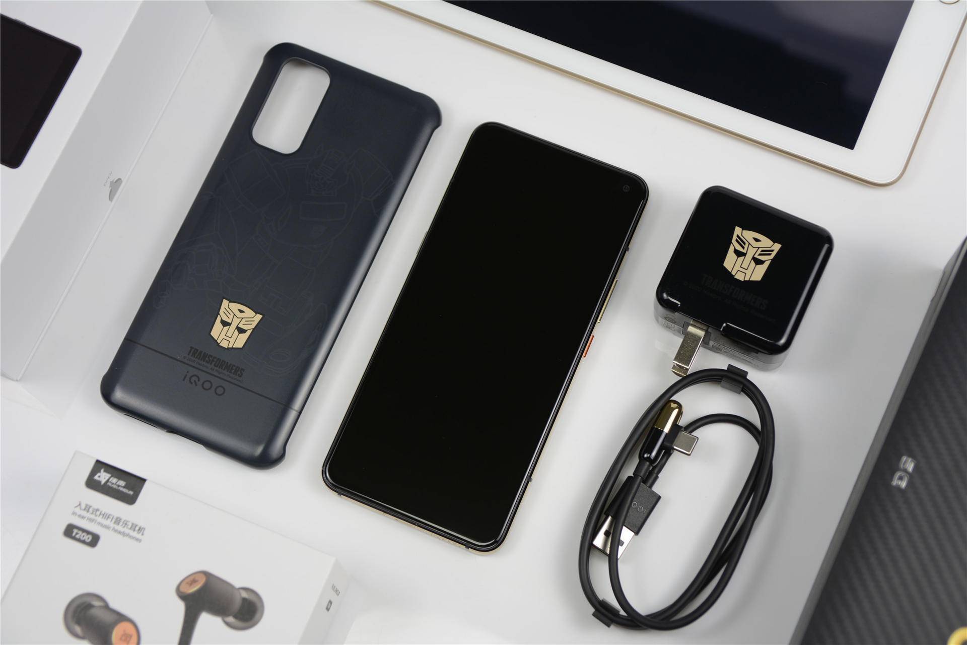 手感|iQOO 3变形金刚限量版，手感一流，要的就是这个范儿