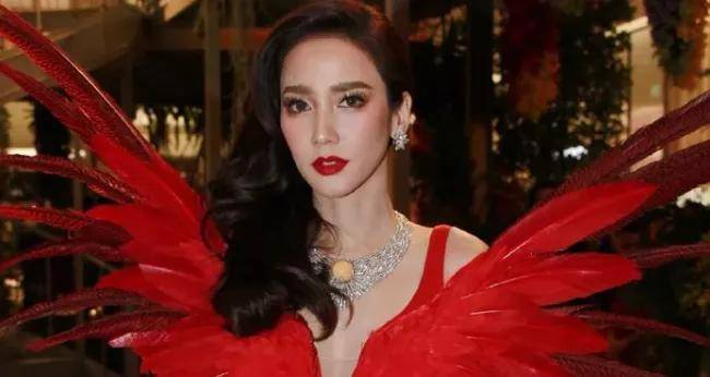 女明星|爆红时敢帮闺蜜打小三的女明星就只有她了！！