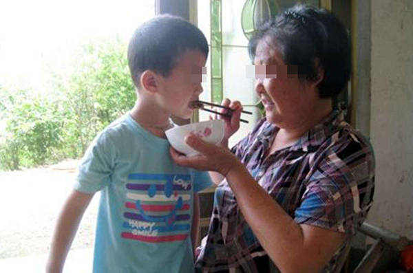 牙齿|让2岁孩子满嘴烂牙！6个不良习惯让孩子长蛀牙无知奶奶这样做