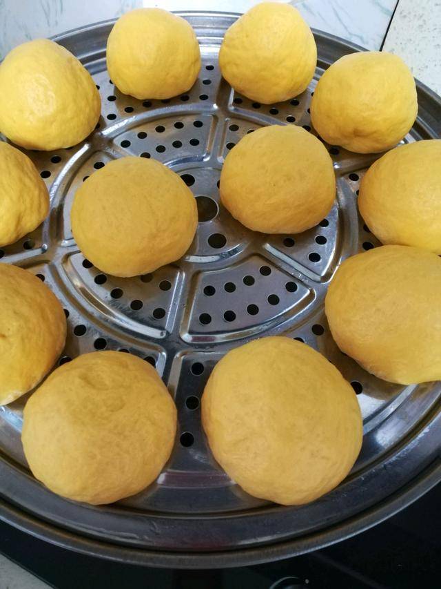 怎样做南瓜馒头松软好吃 5c69421410414a8baefa28d66faec155.jpeg