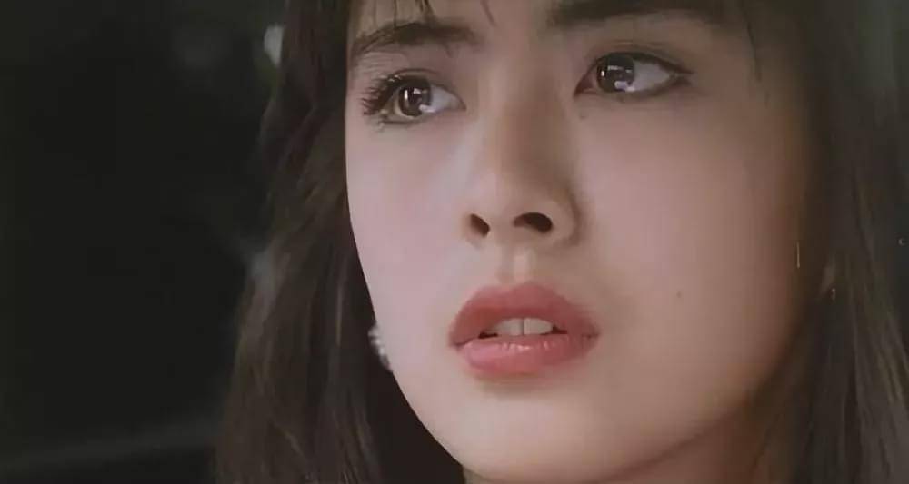 眼睛|2020年度爆红第一女星，脸上最成功的地方居然是双眼皮？