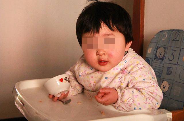 幼儿|儿科护士却感到不对劲，幸好发现得及时2岁孩子白白胖胖很可爱