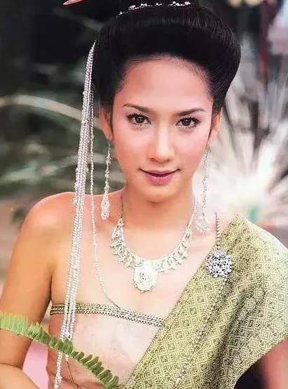 女明星|爆红时敢帮闺蜜打小三的女明星就只有她了！！