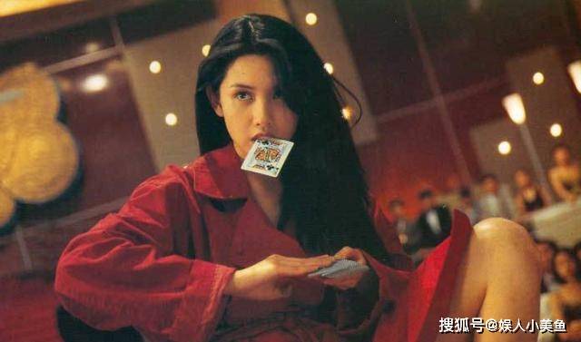 邱淑贞|邱淑贞女儿沈月晒素颜照，鼻子变高脸型修长，比妈妈年轻时更美