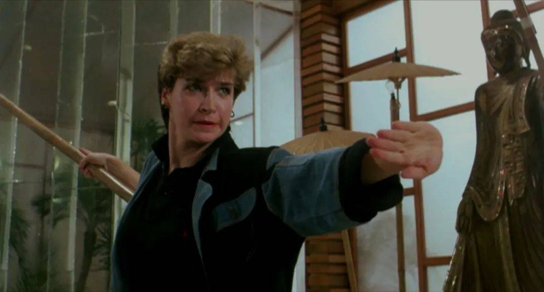 田伟强|原创为捧杨紫琼做明星,亿万富豪买下洪金宝公司,一部港片经典诞生了