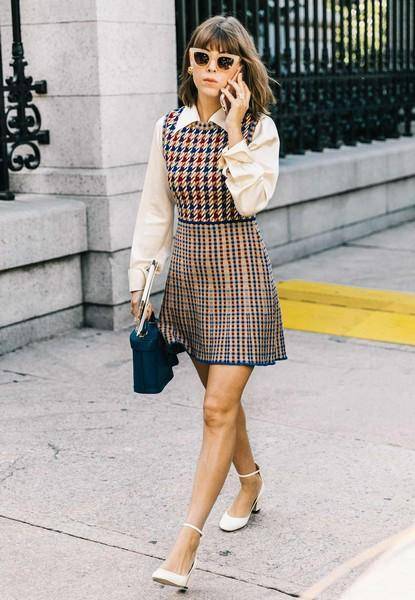 红围巾配什么短裙 c8099772a0d94ed7851455740fc728a2.jpeg