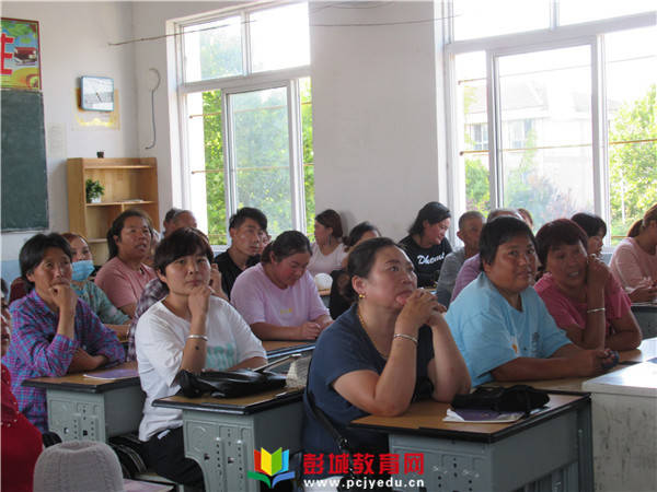 家校携手共嬴未来贾汪区塔山中学召开第一次七年级学生家长会