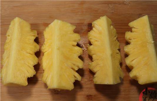 在家怎么削菠萝最方便 20dc70bb6d054a39bc27f9a48176c5cc.jpeg