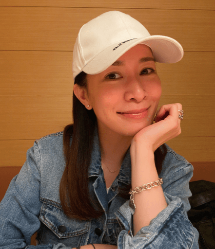 友约饭|佘诗曼深夜与友约饭，吃火锅也打包带走获赞，勤俭持家就差一个伴