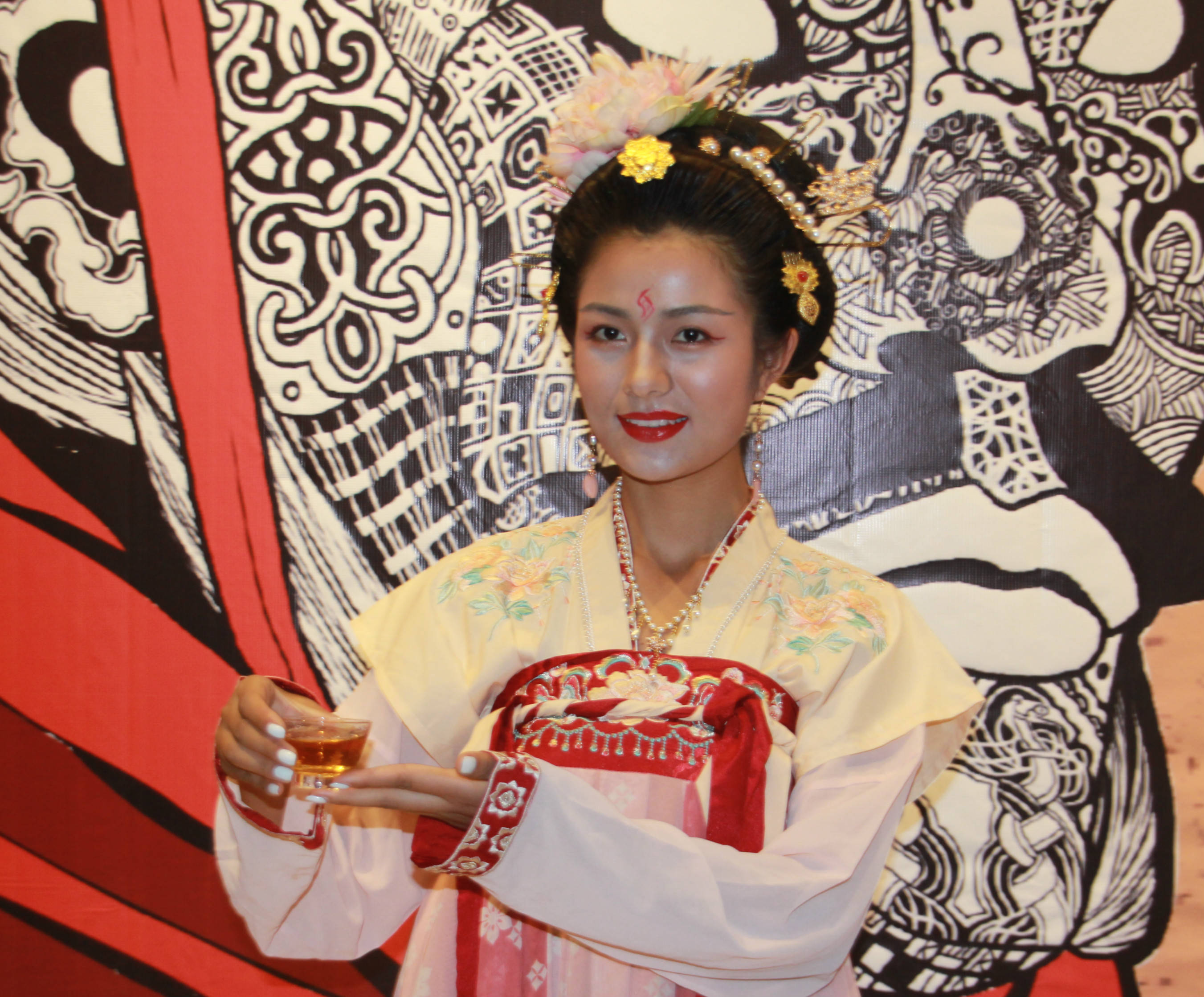 旅游|非遗+文创打造陕西文化新时尚 “秦人制茶”亮相古城西安