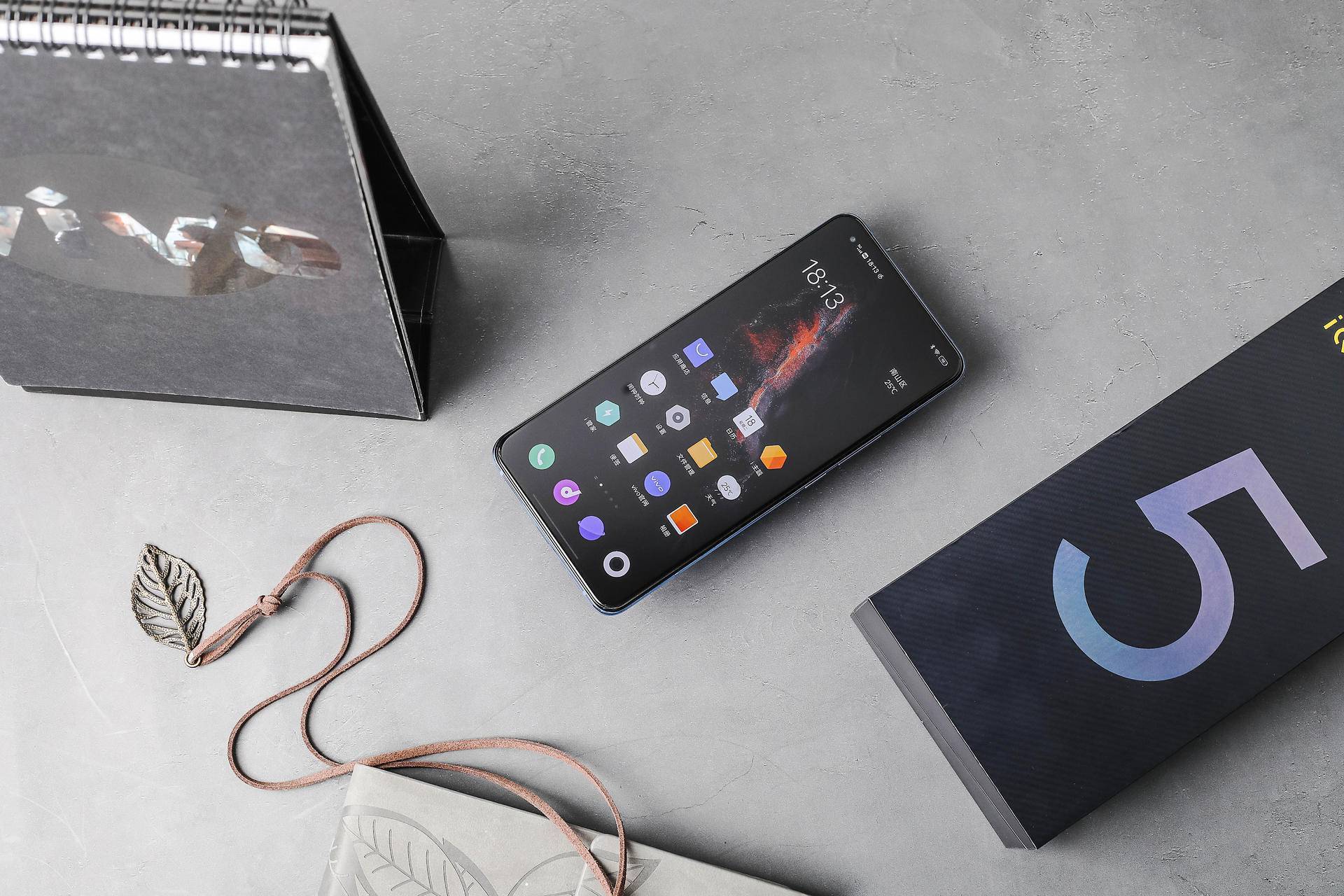 点燃|买到就是赚到！iQOO 5全面开售，点燃你的开学季