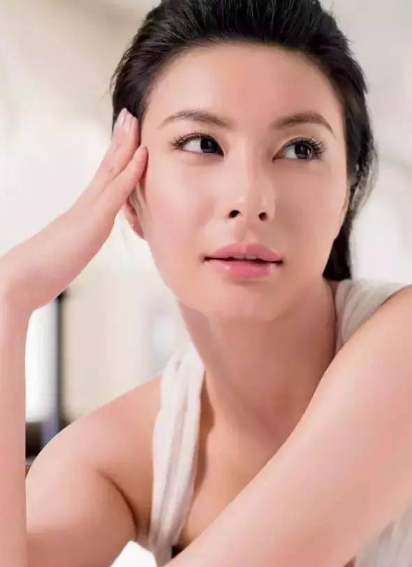 林青霞|舒淇回炉代言Red Earth,林青霞眼光独到,昔日红地球女郎今各有出息