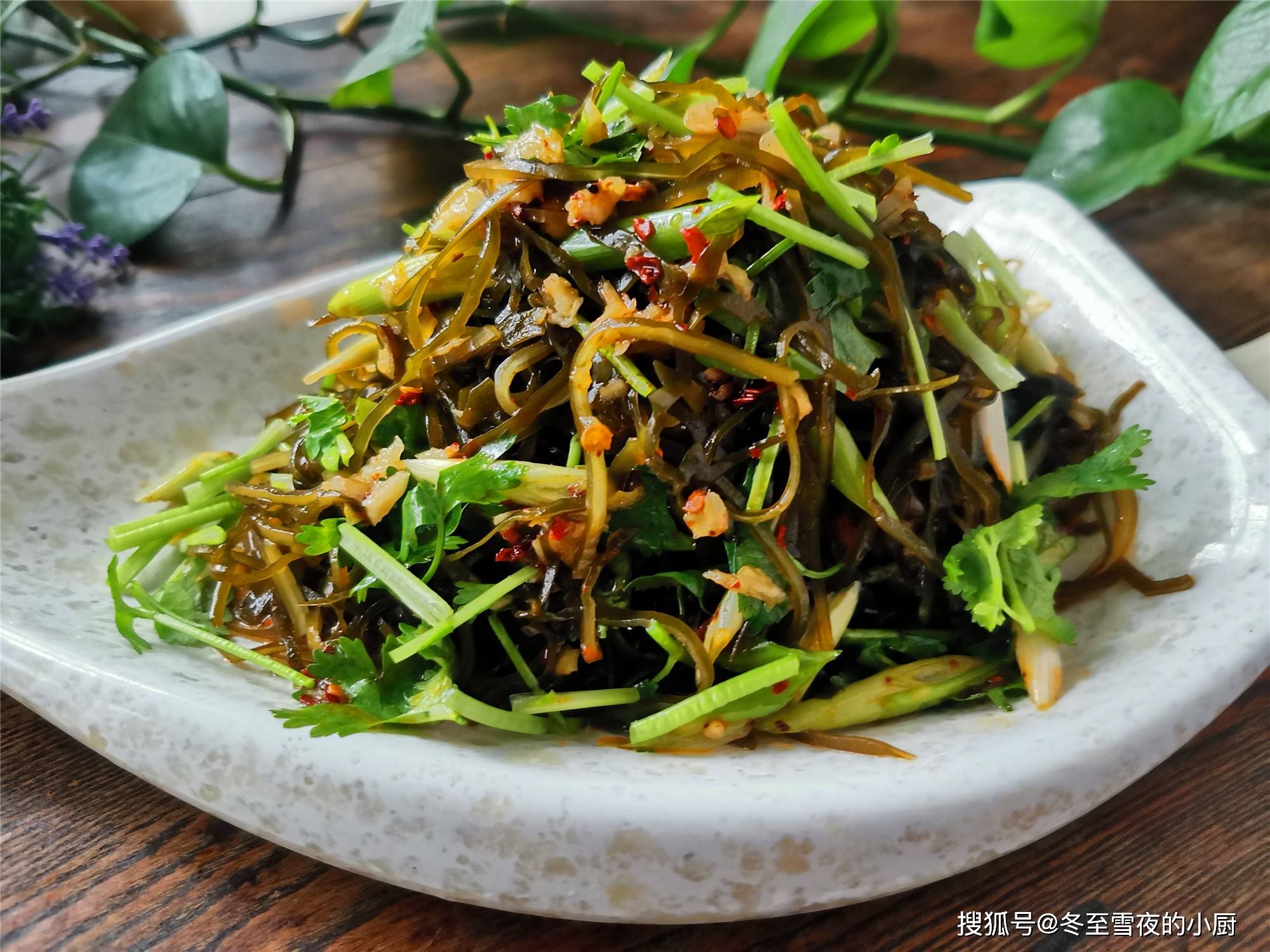 原创东北家常蒜泥海带丝的做法,香辣开胃,和饭店做的味道一样好