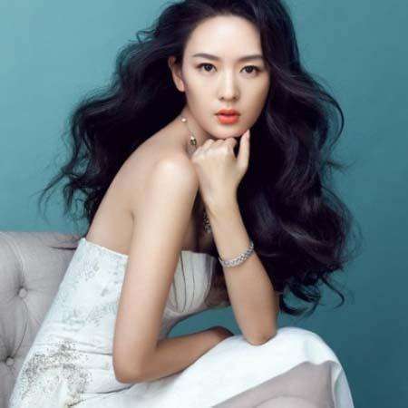 西装|童瑶穿香槟色西装，优雅端庄女人味十足，85后气质女生实至名归