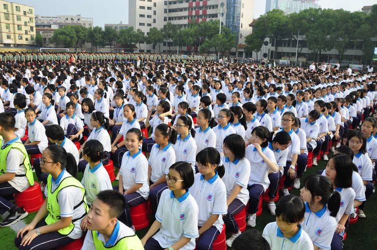 新学期|湘乡一中举行2020年秋季开学典礼暨万端阳校友奖（助）学金颁奖仪式
