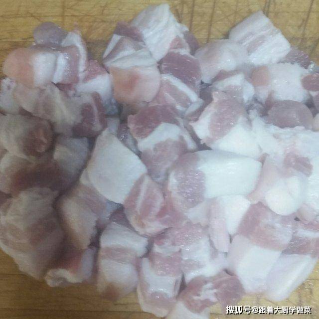 怎样把肉切成小颗粒 2aab2fa0df044f1eb3d9ab6a95ccacda.jpeg
