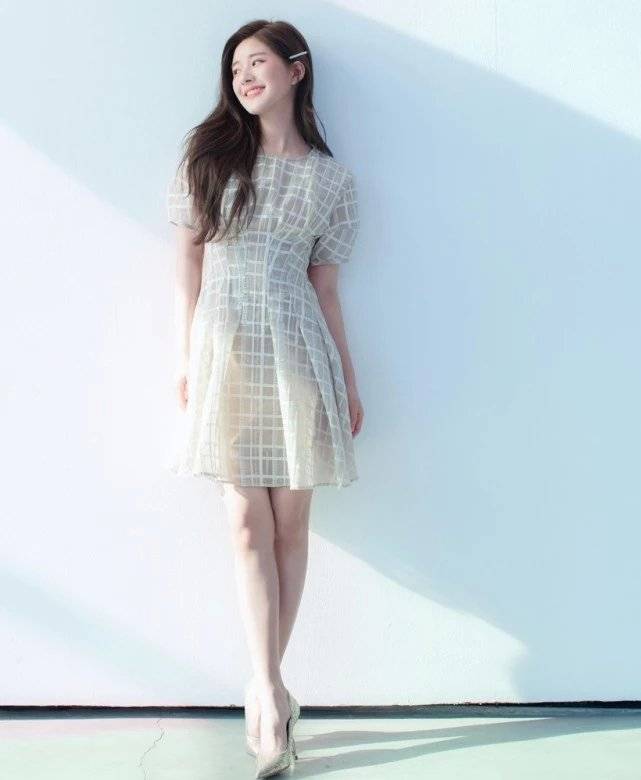 赵露思的身材有多好?当真实腿型曝光,终于相信她有86斤