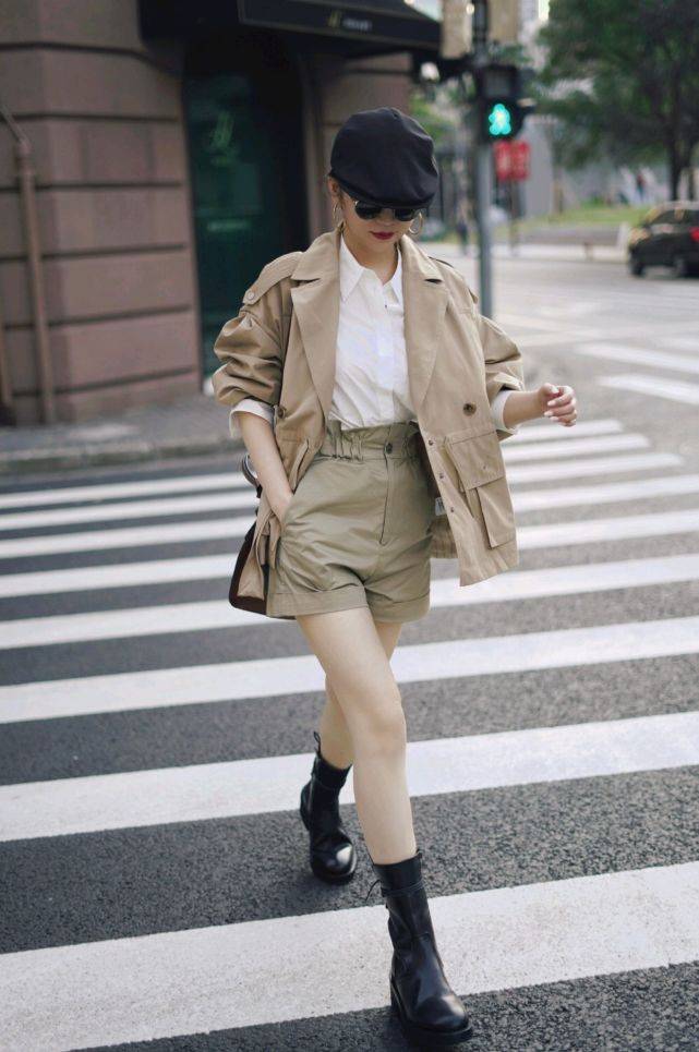 时尚穿搭博主穿搭特点 b1e5db8c3641497faeb978f9d48279fe.jpeg