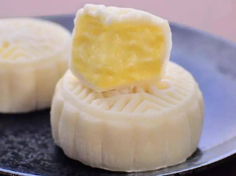 这款榴莲冰皮月饼,每一口都爆浆,好吃到跪下!_饼界