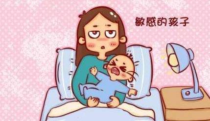 宝宝|大多是因为这些宝宝晚上睡觉总踢被子?很多家长以为只是孩子热