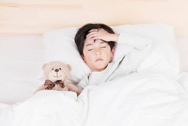 妈妈|妈妈应该怎么选？学会“一闻两看”是关键宝宝退热贴不好挑