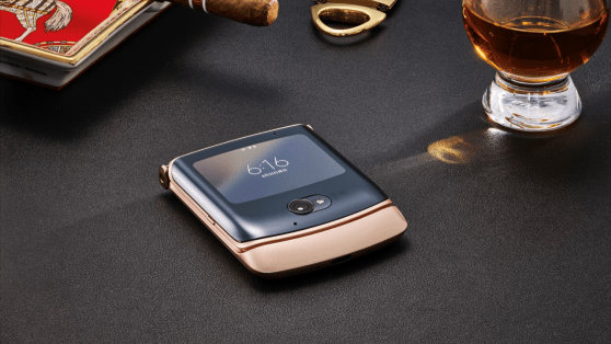 razr|motorola razr 刀锋5G折叠手机发布：无缝无折痕，用经典碰撞未来